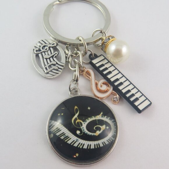 Music Keychain Music Lover Key Chain Music Lovers Gift Singer Key Ring Musician - Picture 1 of 4